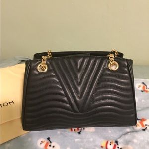 ❌S O L D❌Black leather chain Wave tote